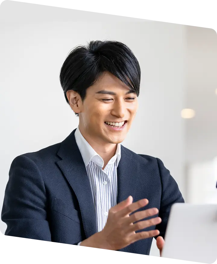 スーツ姿の男性の写真